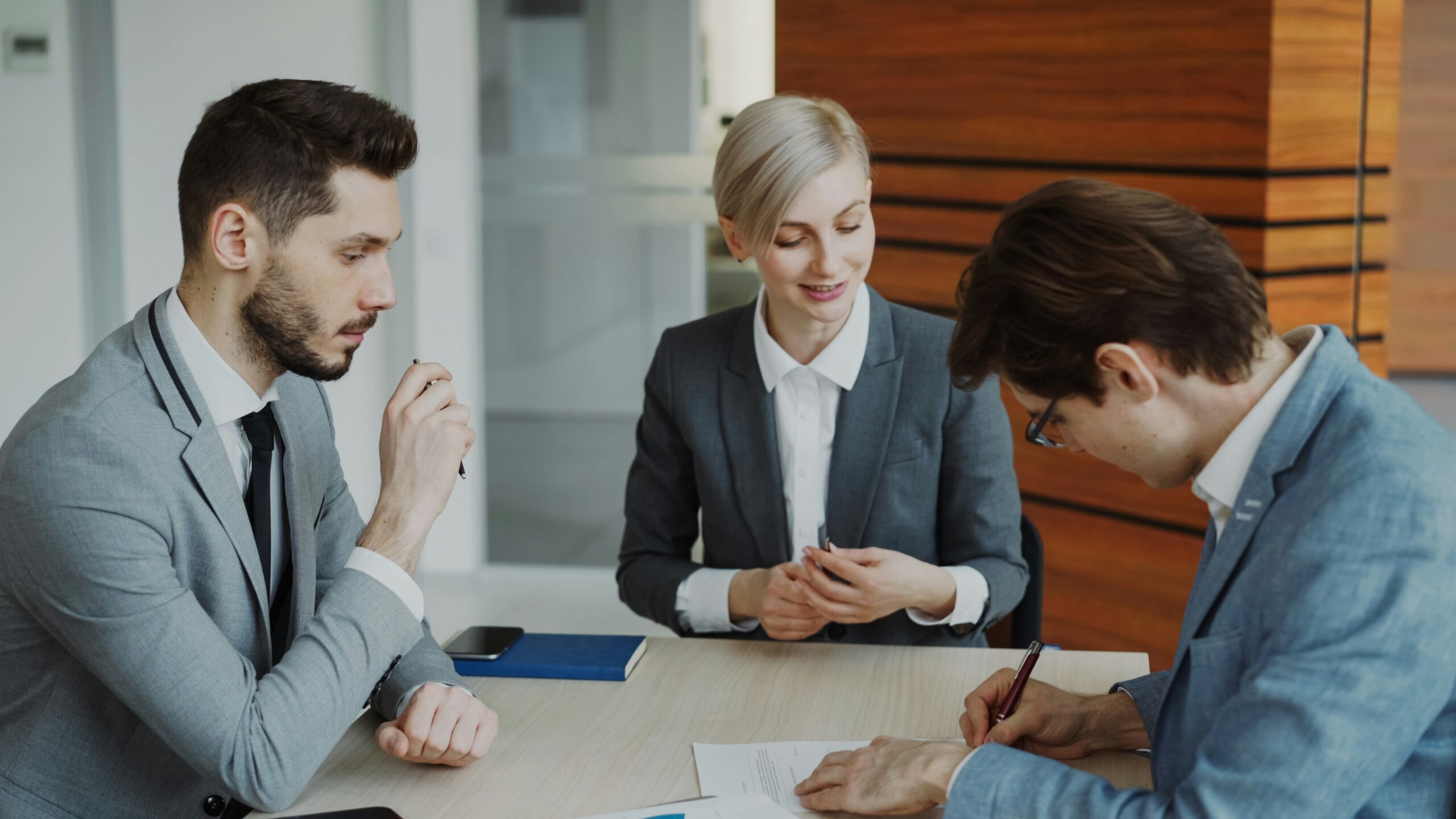 Quanto tempo demora para o INSS analisar um benefício? Entenda os prazos e saiba o que fazer quando há demora